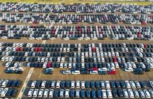 TradeVille: Sectorul auto, în tranziţia spre electrificare